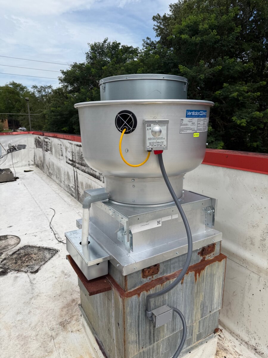 New commercial rooftop exhaust fan installed by Fat Free KEC